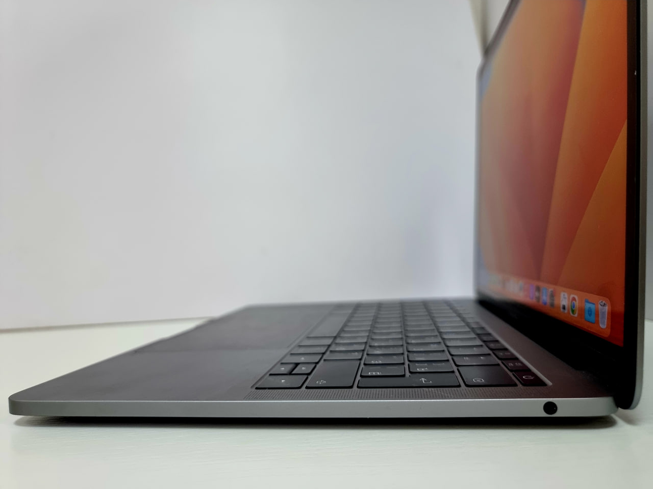 MacBook Pro 13" Retina, 2017, MPXR2, Core i5 2,3Ггц/8Гб/128Гб SSD, 21 циклов / Без коробки, Серебрситый - Б/У